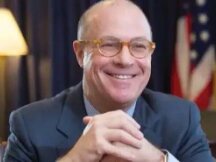 前美国CFTC负责人：我们会让美元落后于时代吗？