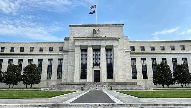 美联储上调美国经济和通胀预期，预计2023年底前加息两次