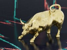 专家预测牛市行情，比特币处于历史性黄金交叉的边缘