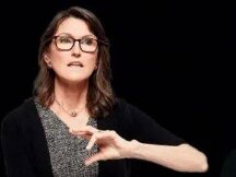 最支持马斯克的女人，65岁女版巴菲特如何坐上财富过山车