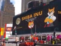 柴犬币跃上纽约时代广场！巨幅广告：我们很快会到达月球