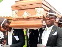 2020年全球爆红的黑人抬棺队长发行NFT 以105万美元成交