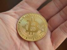 包含“比特币”一词的每周推文数量创新高