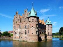 DeFi规模尚小，暂且难敌CeFi主流