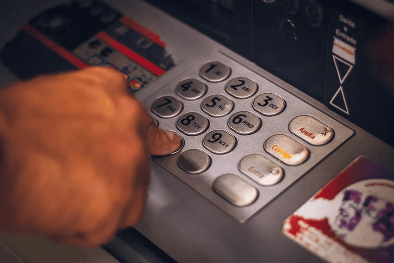数字人民币“兵临城下” ATM机何去何从？