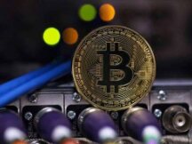 比特币价格突破50000美元！市值直逼1万亿美元