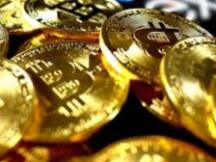 比特币重回狂热季：市值突破2万亿直逼工行 矿机市场一台难求