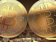 比特币涨破10万元 年内价格翻4倍