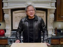 英伟达黄仁勋：元宇宙是虚拟的 但赚钱是真实的