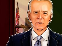 美国总统乔·拜登签署基础设施法案成为法律，规定经纪人报告要求