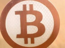 比特币本周守住4万多不变，低位整理莫追空！