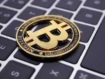 比特币在更大范围的加密市场暴跌中回升4万美元