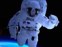 宇航员纪念照片被铸造成NFT鼓舞粉丝