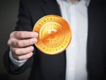 比特币暴跌超10%：24小时内11万人血本无归