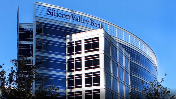 硅谷银行搬起石头砸自己的脚