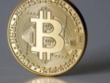 比特币下探3.54万美元“死亡交叉”迫在眉睫 巨鲸仍在逢低囤币