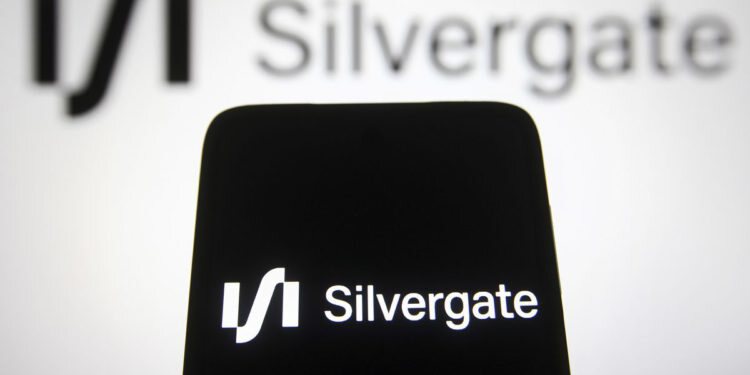 Silvergate股价崩57%！MicroStrategy、Tether急声明：无实质曝险