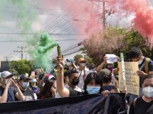 比特币成为萨尔瓦多官方货币后，数千人上街抗议