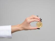 比特币横盘整理这么久，小涨100美元也令人高兴