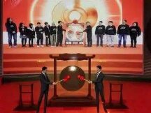 NetEase Cloud Music landed on the Hong Kong Stock Exchange and three Ding Lei "clones" completed the breathtaking "meta universe".