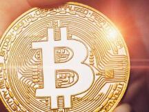 比特币再次走势，触及3.6万美元