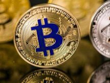 比特币价格首破五万美元 今年涨幅超74%