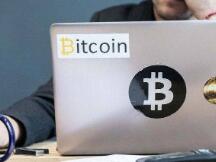 这两个趋势表明，华尔街正处于比特币的购买狂潮中