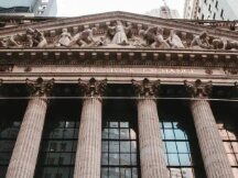 恐慌指数飙升，美联储明年加息3次？