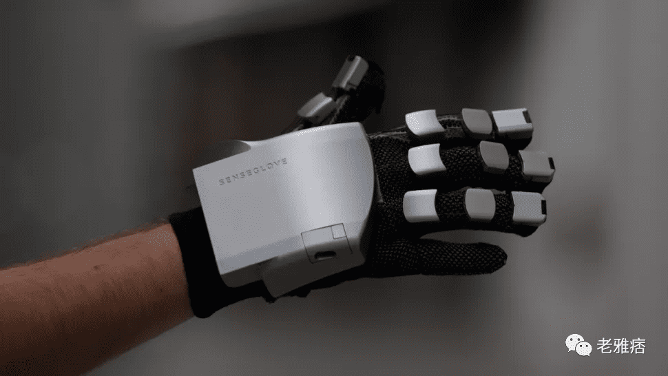 这只触觉手套可以让你感受到虚拟现实的元宇宙