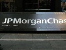 摩根大通向客户零售比特币，全球政策松动
