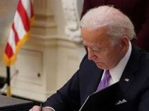 《富爸爸·穷爸爸》的作者警告：美国政府将没收所有数字货币！我们正处于世界历史上最大的泡沫中！